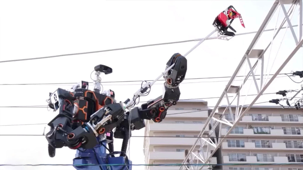 Japón tiene un robot gigante dedicado única y exclusivamente a arreglar los cables de su red ferroviaria