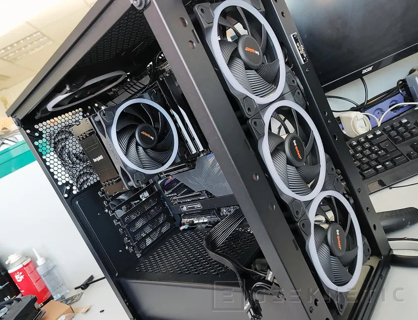 Alguien montó un PC gaming con 22 ventiladores y ahora está preocupado: “Es como un submarino a punto de implosionar”