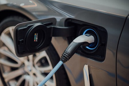 El precio del litio se está desplomando por un motivo simple: se venden menos coches eléctricos de lo esperado