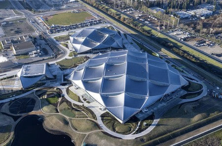 El campus nuevo de Google destaca por sus "escamas de dragón". En realidad son 90.000 pequeños paneles solares