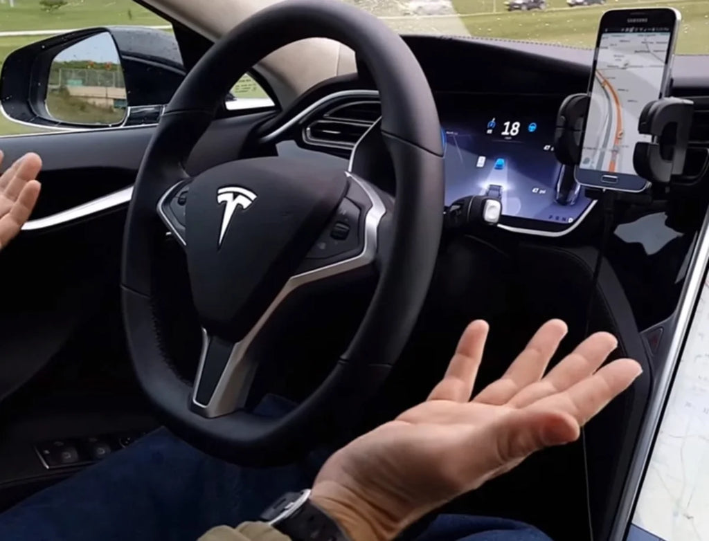 El funcionamiento del Autopilot de Tesla hace saltar las alarmas: se desactiva instantes antes de los accidentes