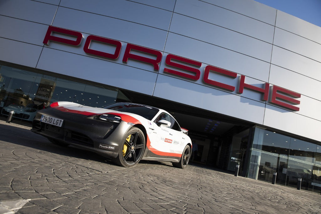 Porsche era una marca en crisis existencial. Hasta que encontró su salvación en el SUV y en el coche eléctrico