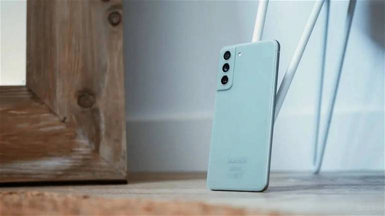 La carga optimizada de los iPhone llegará a los teléfonos de Samsung con One UI 6.1