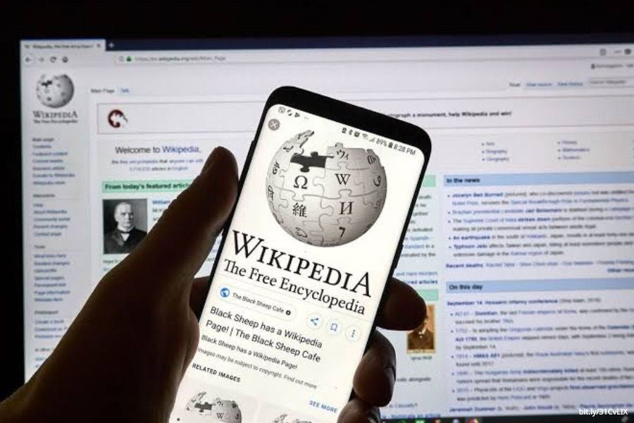 Wikipedia tiene un problema con los artículos falsos. Ahora quiere solucionarlo con inteligencia artificial