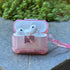 COVER PREMIUM CLEAR ROSADO CON BROCHE AIRPODS 4ta GEN / AIRPODS PRO 3