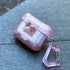 COVER PREMIUM CLEAR ROSADO CON BROCHE AIRPODS 4ta GEN / AIRPODS PRO 3