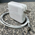 APPLE - CUBO CARGADOR COMPLETO CARGADOR MAGSAFE 2 TIPO T 60W MACBOOK (INCLUYE CABLE)